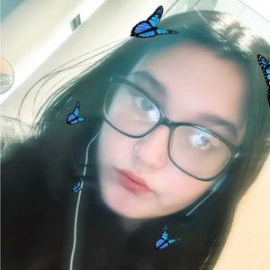 Meet your Posher, Alyra
